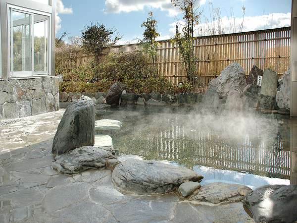 Open-air bath